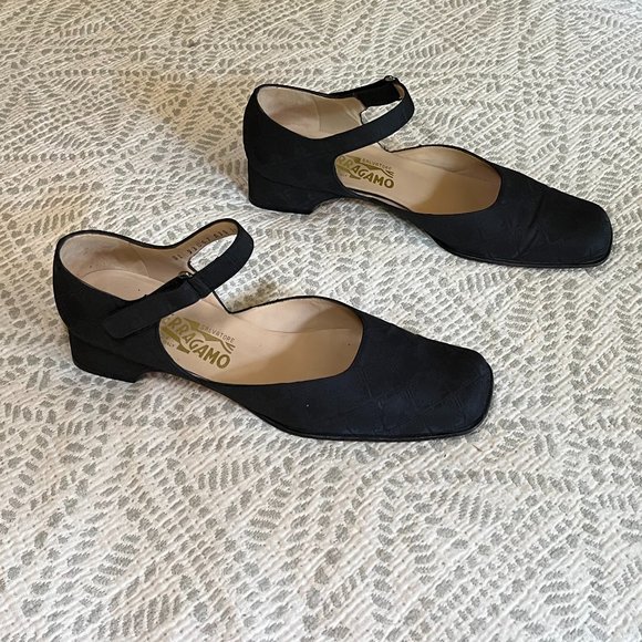 Vintage 80s Ferragamo Brocade Mary Janes | Size 10 (BUT FITS SMALL) Narrow - Picture 6 of 7